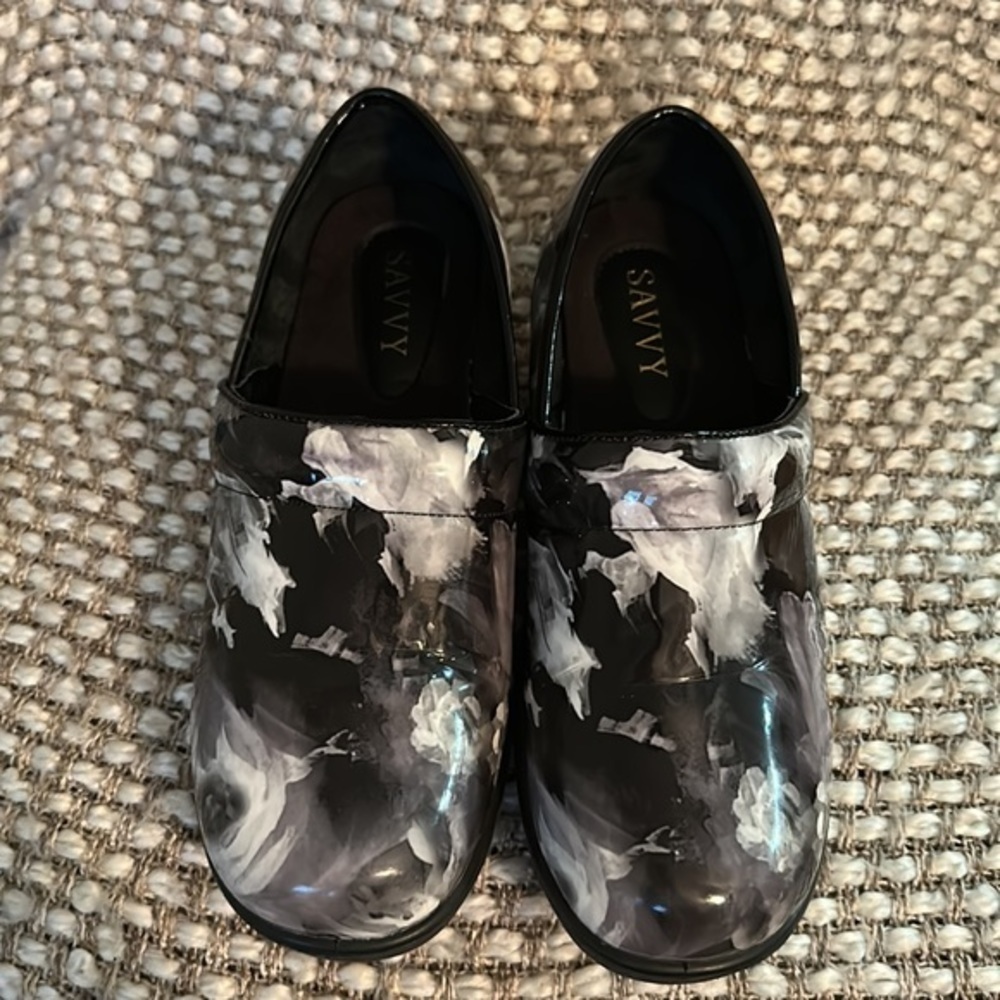 Savvy Nursing Clogs Shoes Black and white design WOMENS Size 8.5 EUC. - Picture 3 of 8
